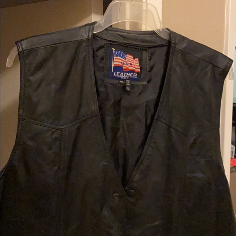 Men’s Black Leather Vest